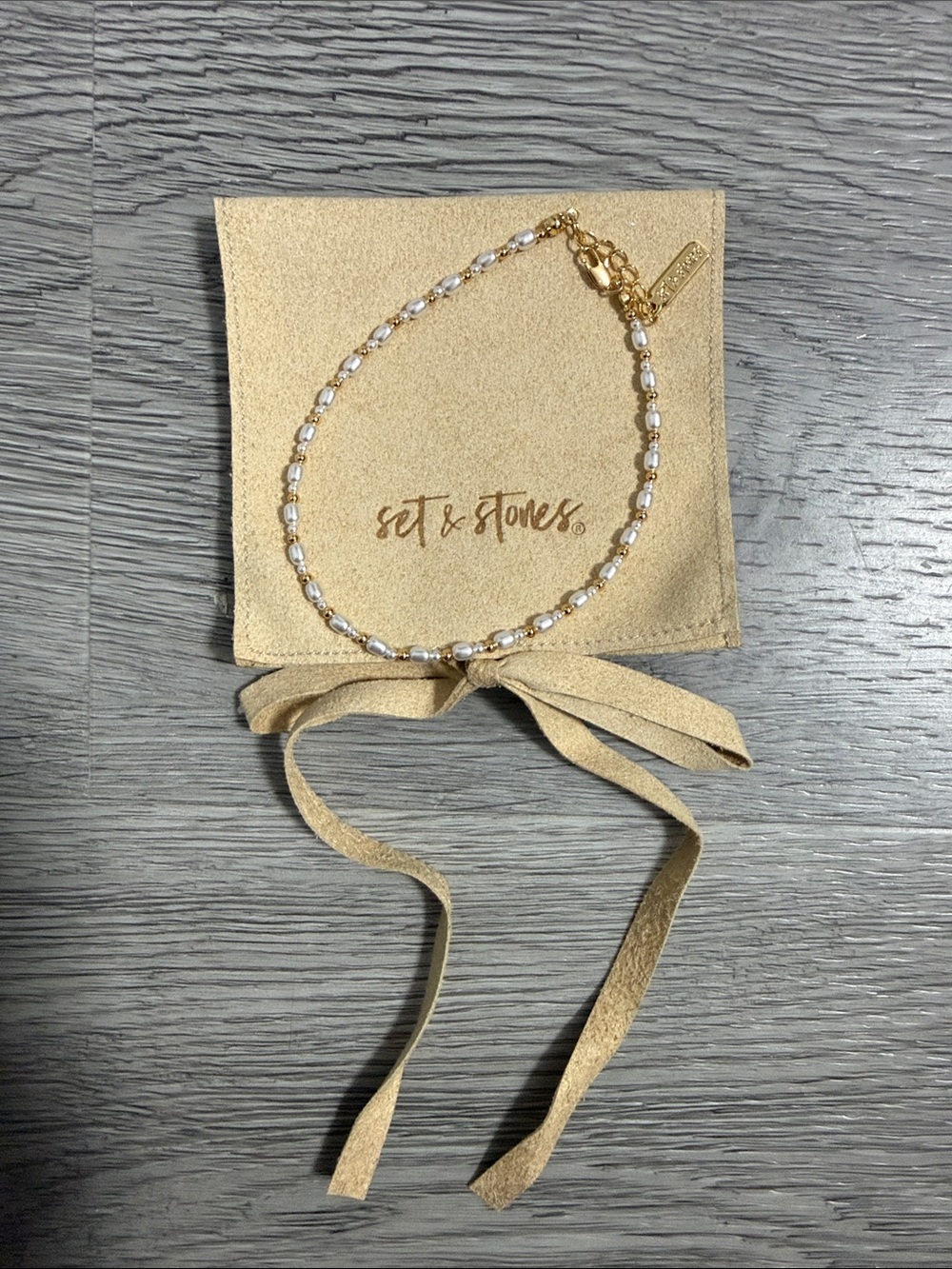Set & Stones Shelly Anklet